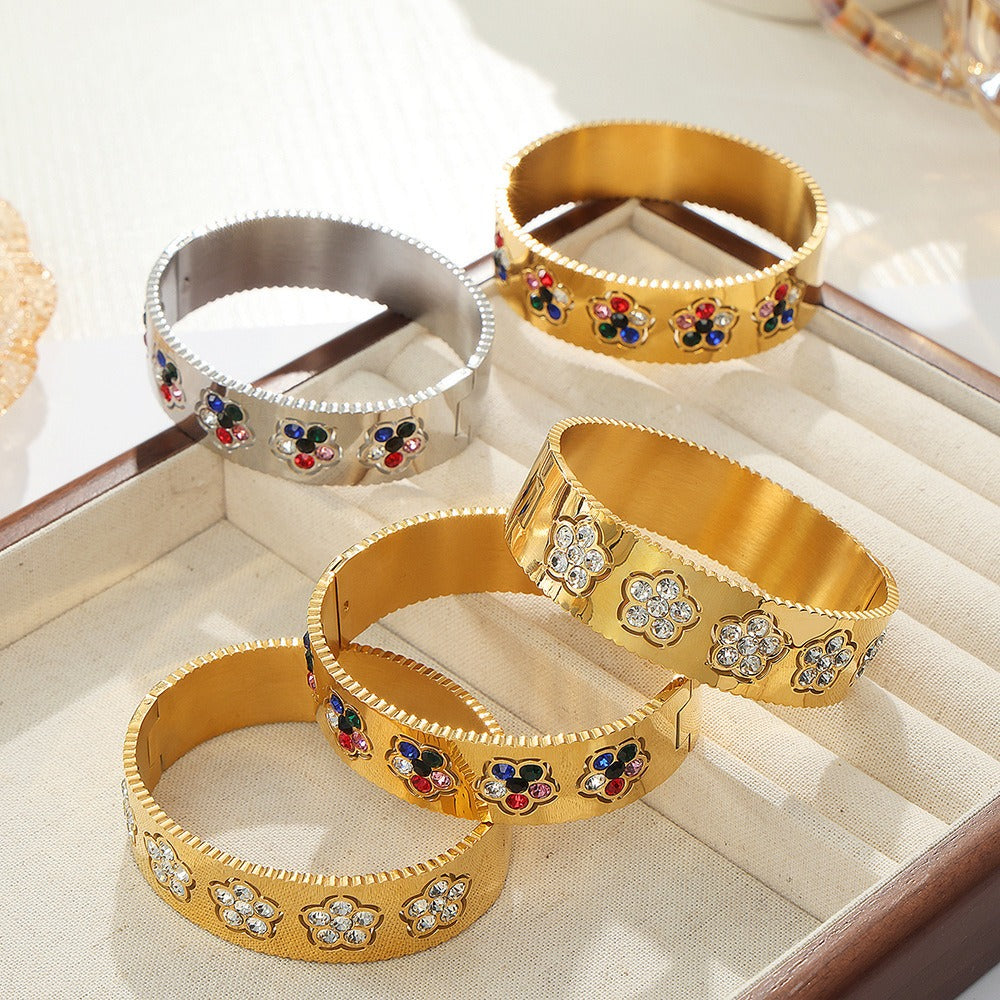 Gold classic fashionable floral diamond design bracelet