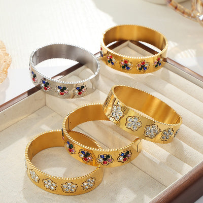 Gold classic fashionable floral diamond design bracelet