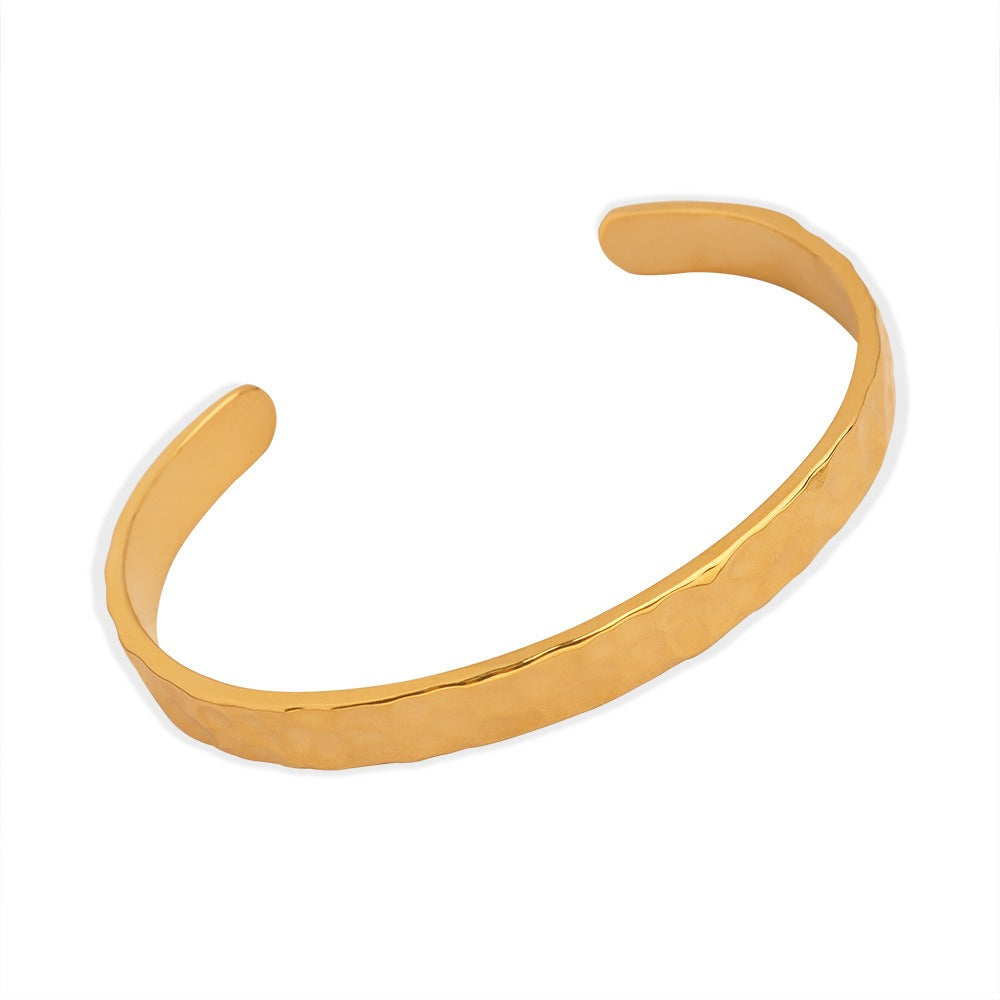 18K gold simple and fashionable C-shaped open bracelet with textured design