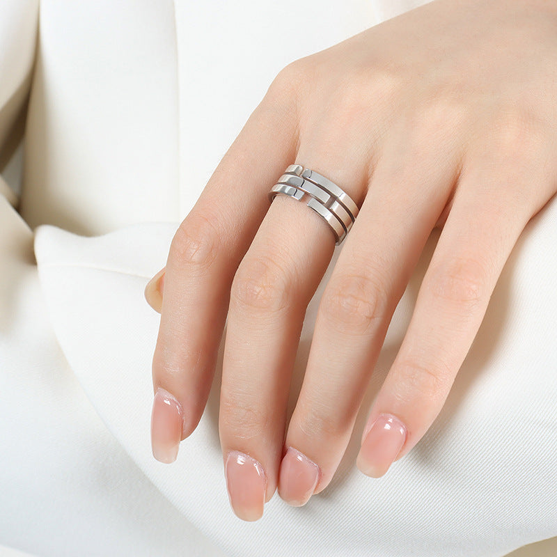 18K gold simple and personalized hollow line design versatile ring - Syble's