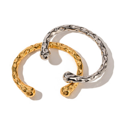 18K gold fashion trend hammer pattern design simple style bracelet - Syble's