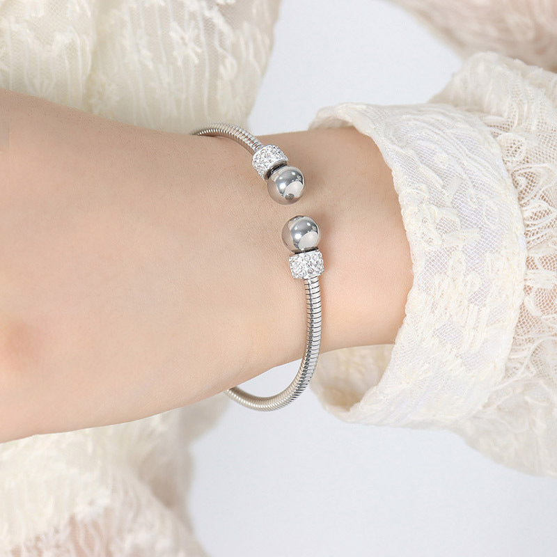 Exquisite and noble 18K gold diamond-set and round bead design versatile bracelet