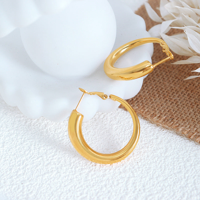 18K Gold Simple Atmospheric Hollow Round Design Versatile Earrings