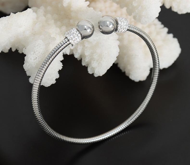Exquisite and noble 18K gold diamond-set and round bead design versatile bracelet