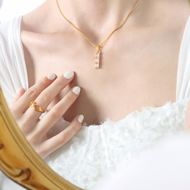 18K gold light luxury simple rectangular gem-set design versatile necklace