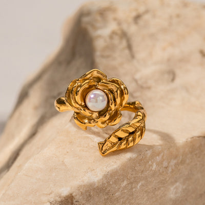 Exquisite and noble camellia inlaid pearl design ring in 18K gold - Syble's