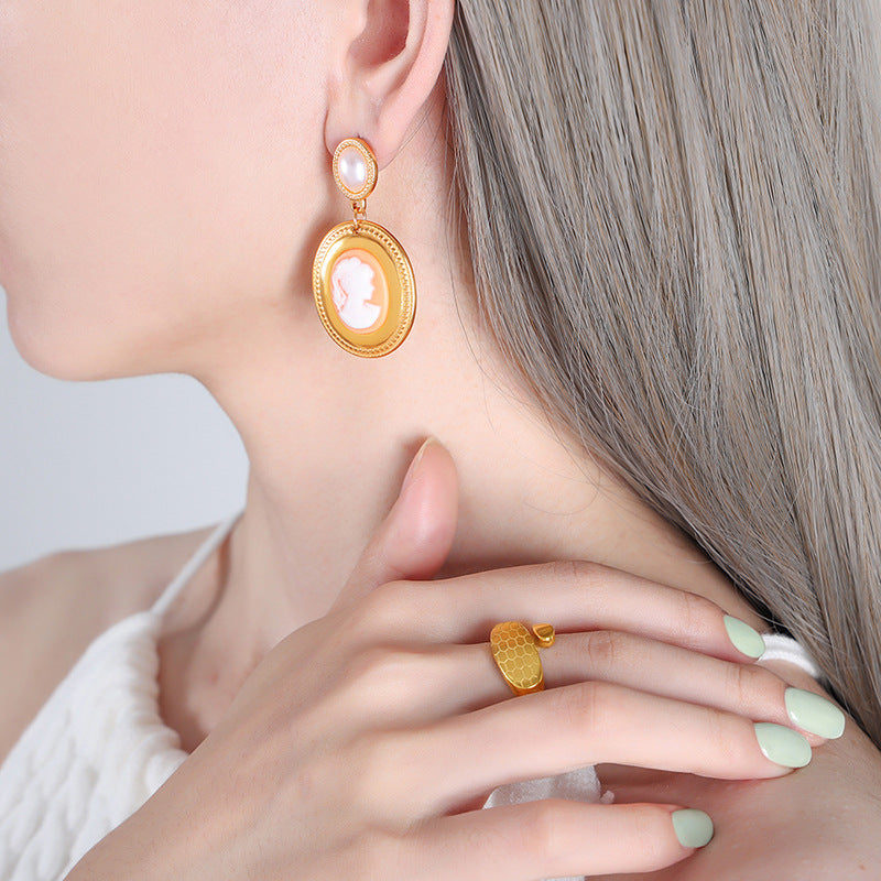 18K Gold Retro Fashion Inlaid Gems and Pearls with Versatile Earrings