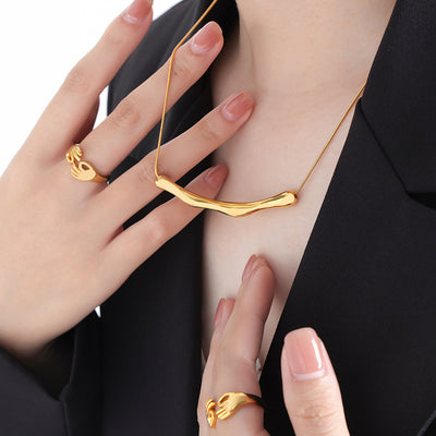 18K gold noble simple irregular joint shape design light luxury style necklace - Syble's
