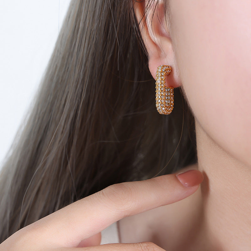 18K Gold Noble and Dazzling G Shaped Diamond Design Versatile Earrings