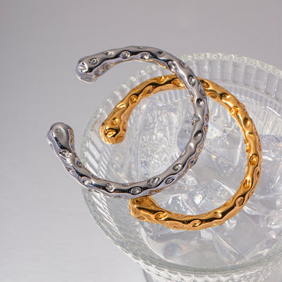 18K gold fashion trend hammer pattern design simple style bracelet - Syble's
