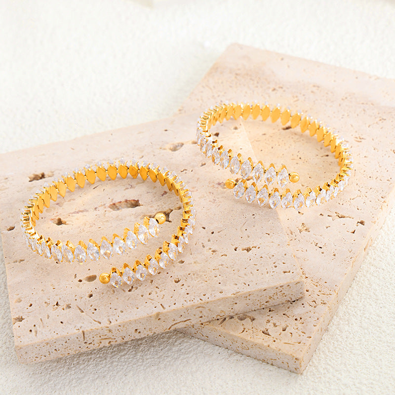 18K gold exquisite and dazzling zircon design bracelet
