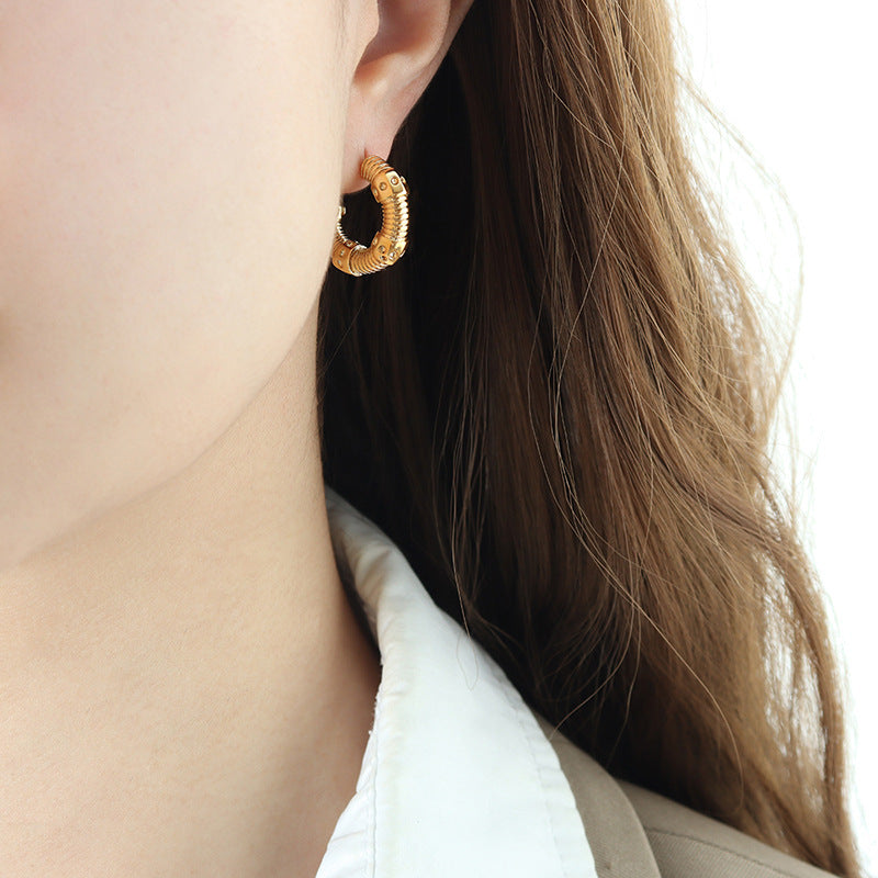 18K Gold Trendy Personalized Round Screw Design Versatile Earrings