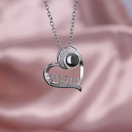 Exquisite and noble love diamond projection necklace