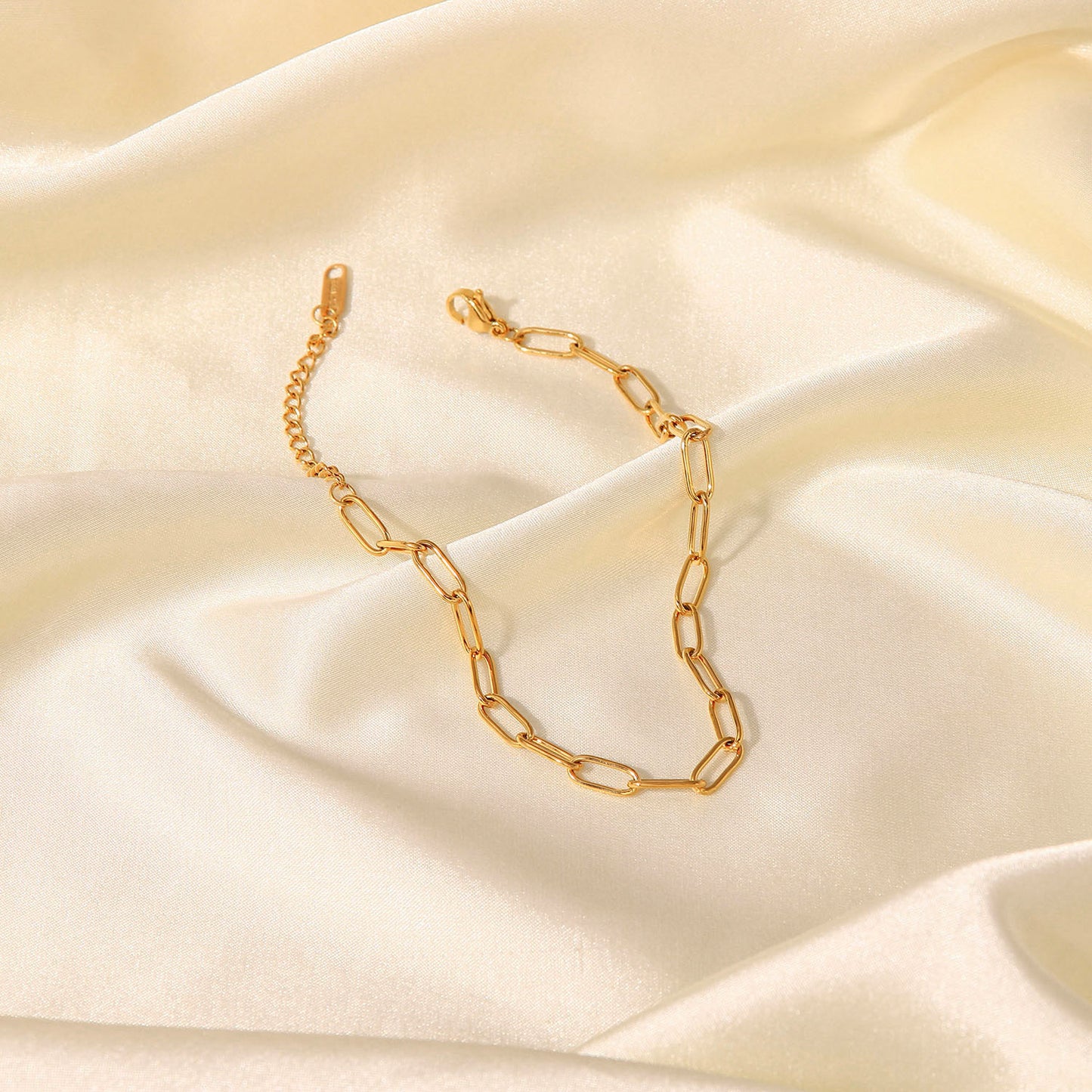 18K Gold Fashion Simple Style Paperclip Chain Design Versatile Anklet