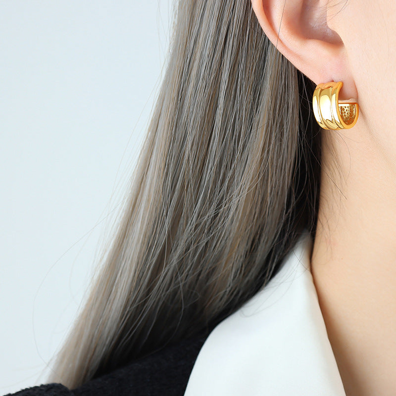 18K Gold Fashion Simple C-shaped Embossed Design Versatile Earrings - Syble's