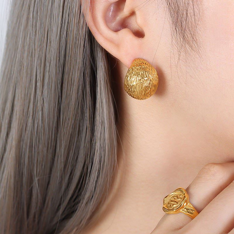 18K gold trendy personalized C-shaped earrings with texture design and versatile earrings