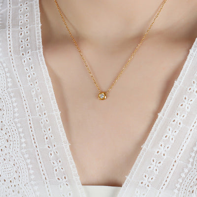 18K Gold Simple Atmosphere Irregular Rhombus Inlaid Zircon Design Versatile Necklace - Syble's