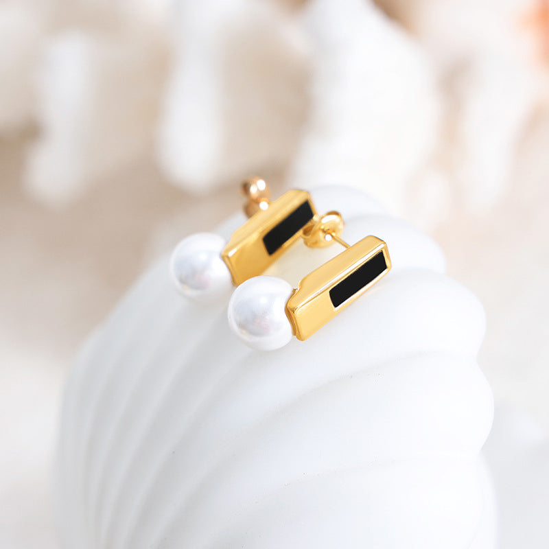18K Gold Fashion Light Luxury Long Strip with Pearl Design Versatile Earrings