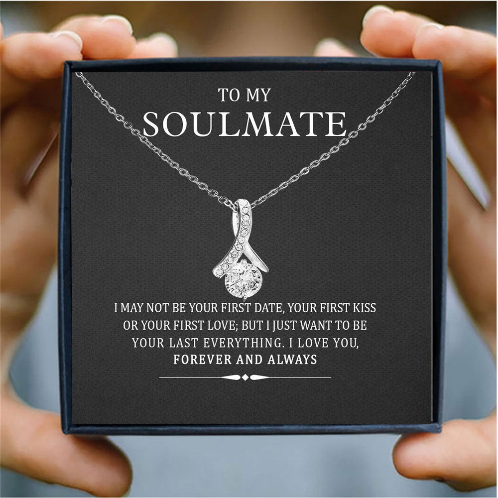 Delicate Herringbone Diamond Design Gift Box Pendant Necklace for Your Soul Mate