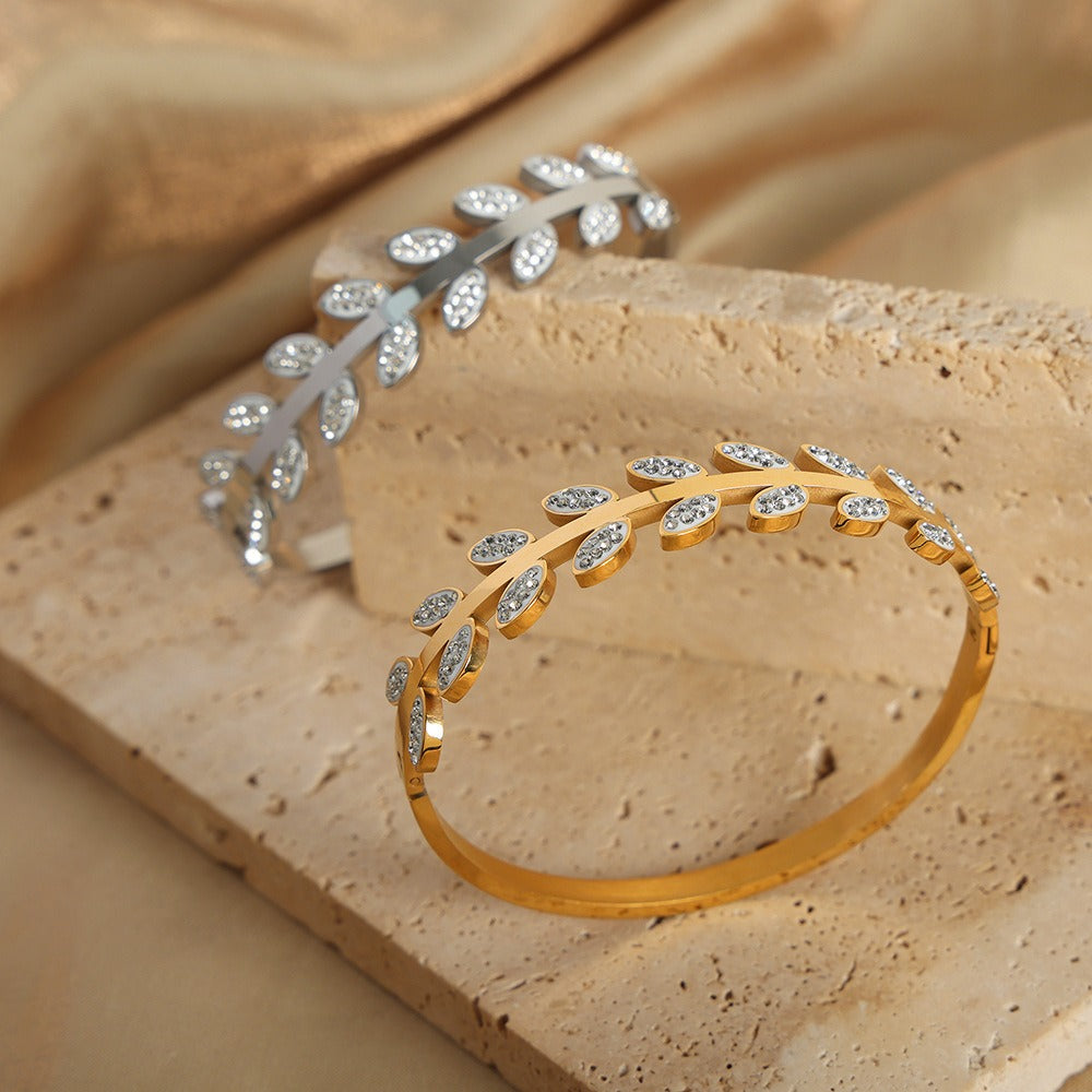 18K gold light luxury fashion leaf-shaped diamond design simple style hand jewelry