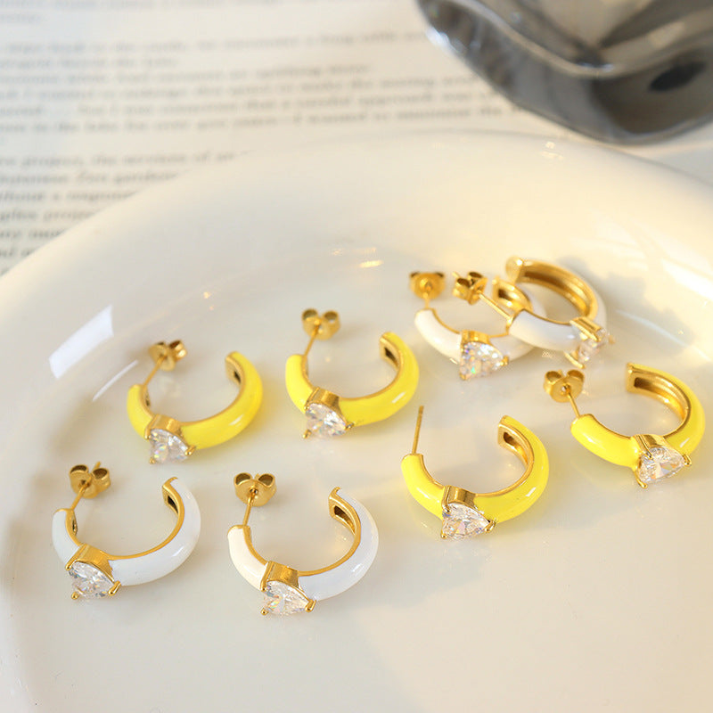 18K Gold Exquisite Dazzling C-shaped Earrings with Heart-shaped Zircon Design