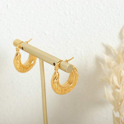 18K gold classic simple C-shaped earrings with embossed design and light luxury style - Syble's