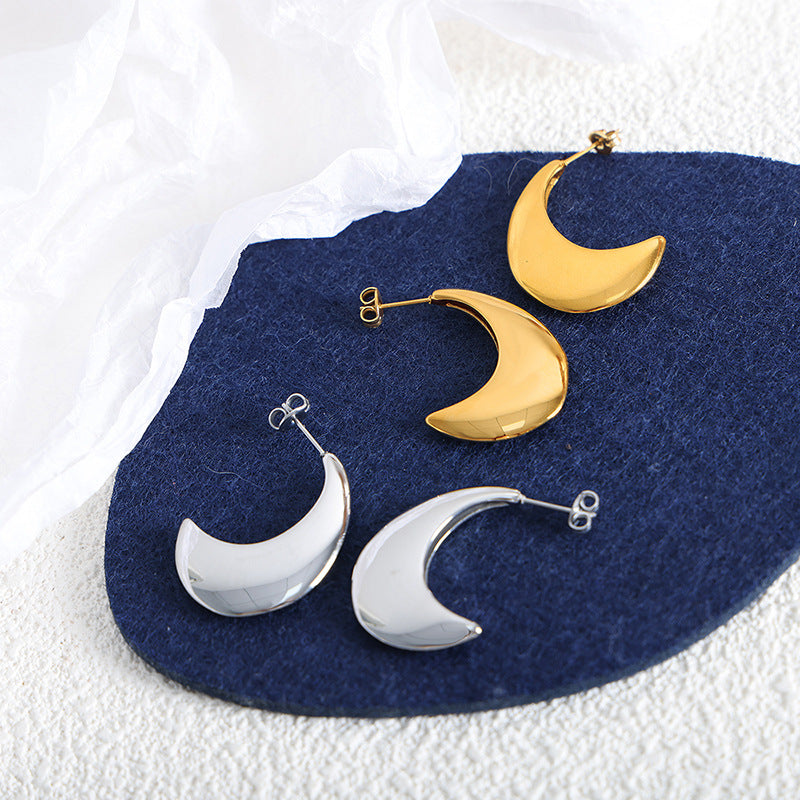 18K Gold Fashion Simple Moon Shape Design Versatile Earrings