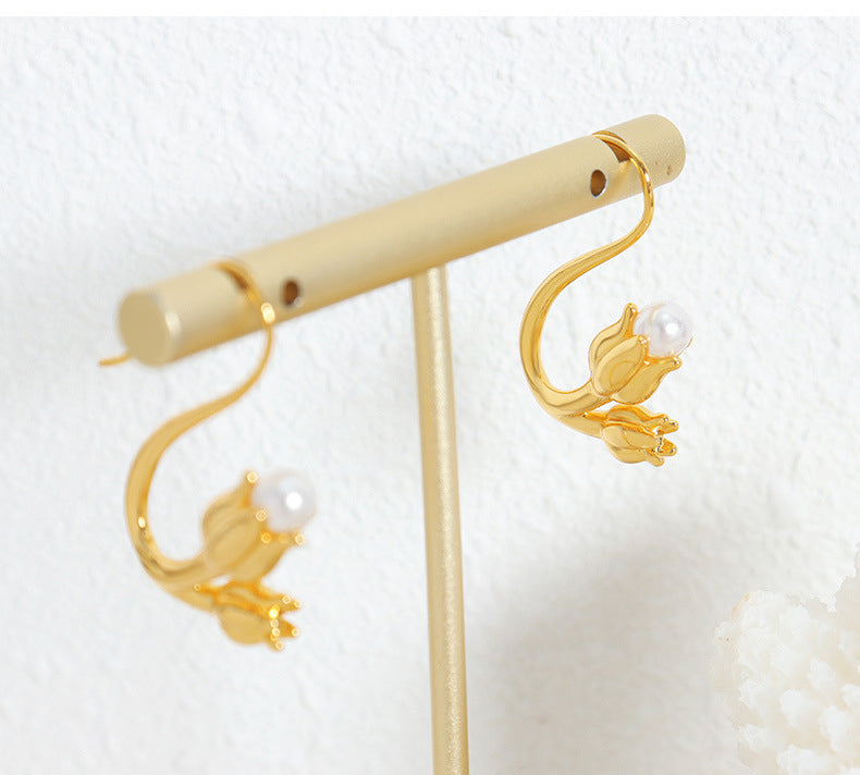 18K Gold Noble and Fashionable Tulips with Pearl Design Luxurious Earrings