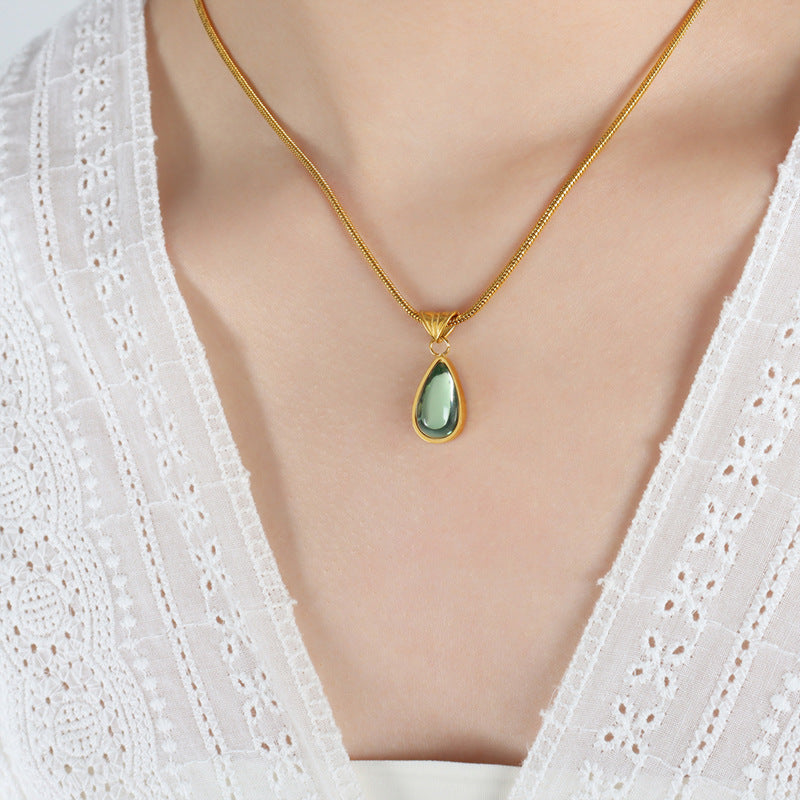Exquisite and noble drop-shaped gemstone pendant necklace in 18K gold