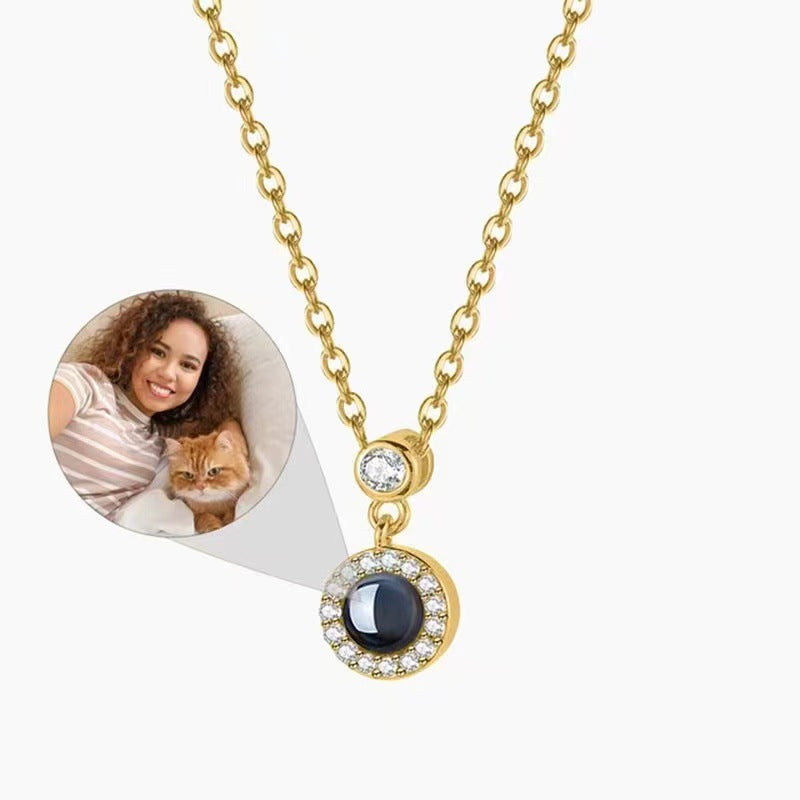 Simple atmosphere round diamond projection necklace