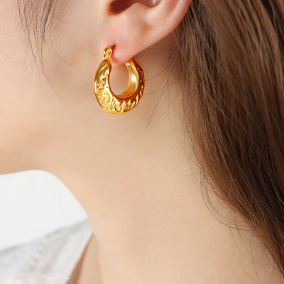 18K gold classic simple C-shaped earrings with embossed design and light luxury style - Syble's