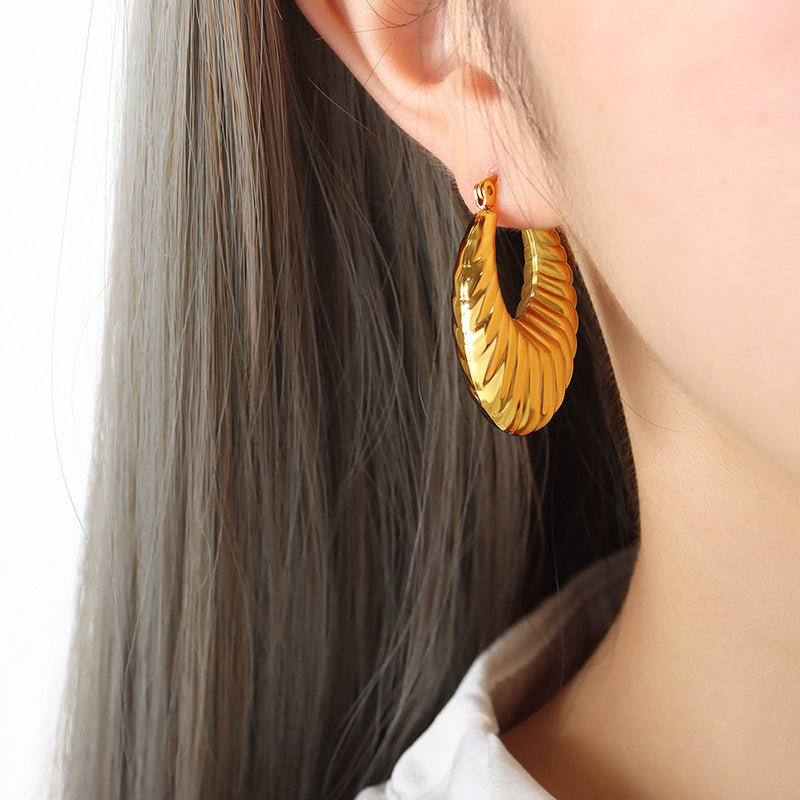 18K Gold Fashion Retro U-shaped Thread Design Simple Wind Earrings - Syble's