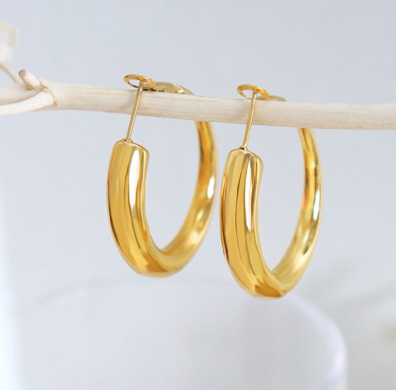 18K Gold Simple Atmospheric Hollow Round Design Versatile Earrings