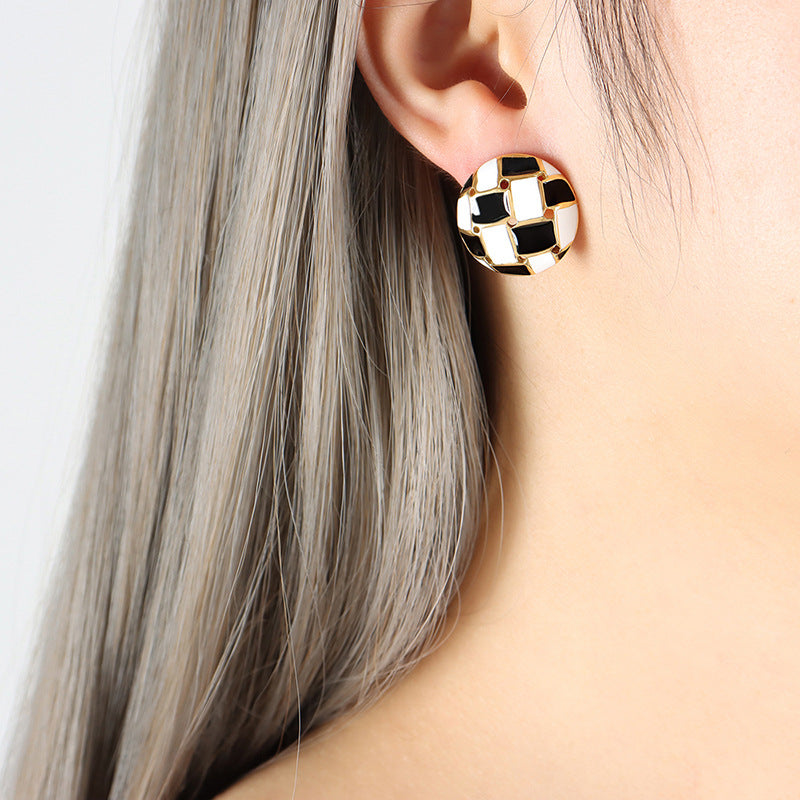 18K gold novel trendy heart-shaped/circular with black and white plaid design all-match earrings