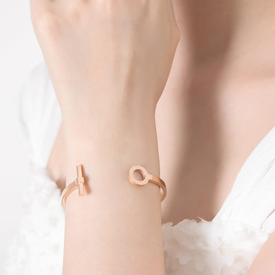 18K gold fashionable simple OT design bracelet - Syble's