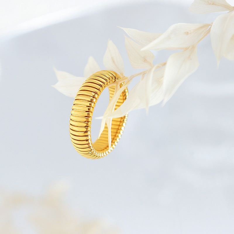 18K gold fashionable simple round design light luxury ring