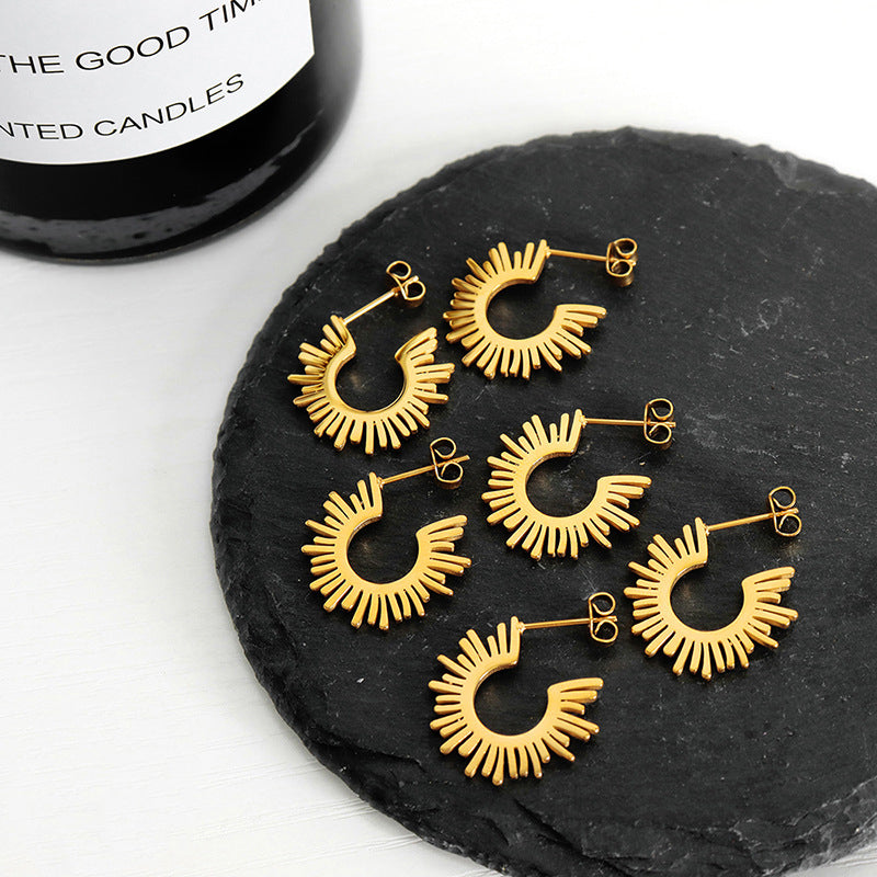 18K Gold Exquisite Simple C-shaped Sun Ray Design Versatile Earrings